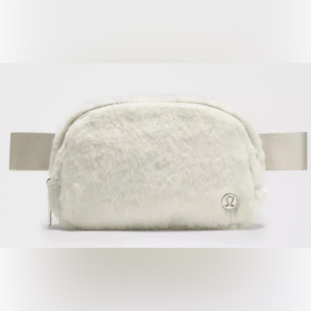 Lululemon Everywhere Belt Bag Plush Fleece Bone/Silver NWT Limited Edition